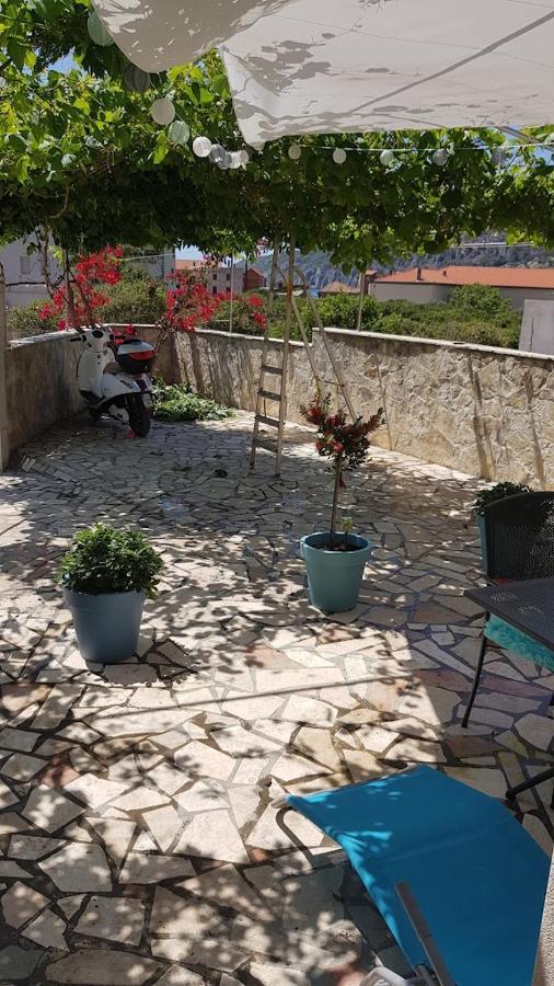 Apartments Popaj Комижа Экстерьер фото