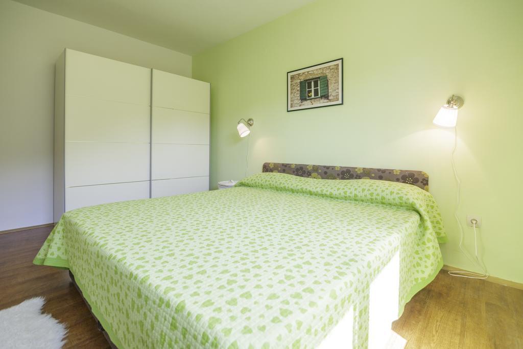 Apartments Popaj Комижа Экстерьер фото