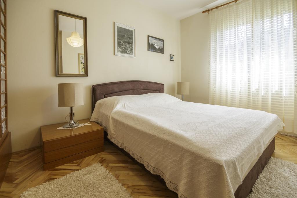 Apartments Popaj Комижа Экстерьер фото