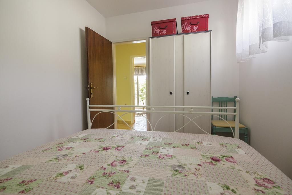 Apartments Popaj Комижа Экстерьер фото