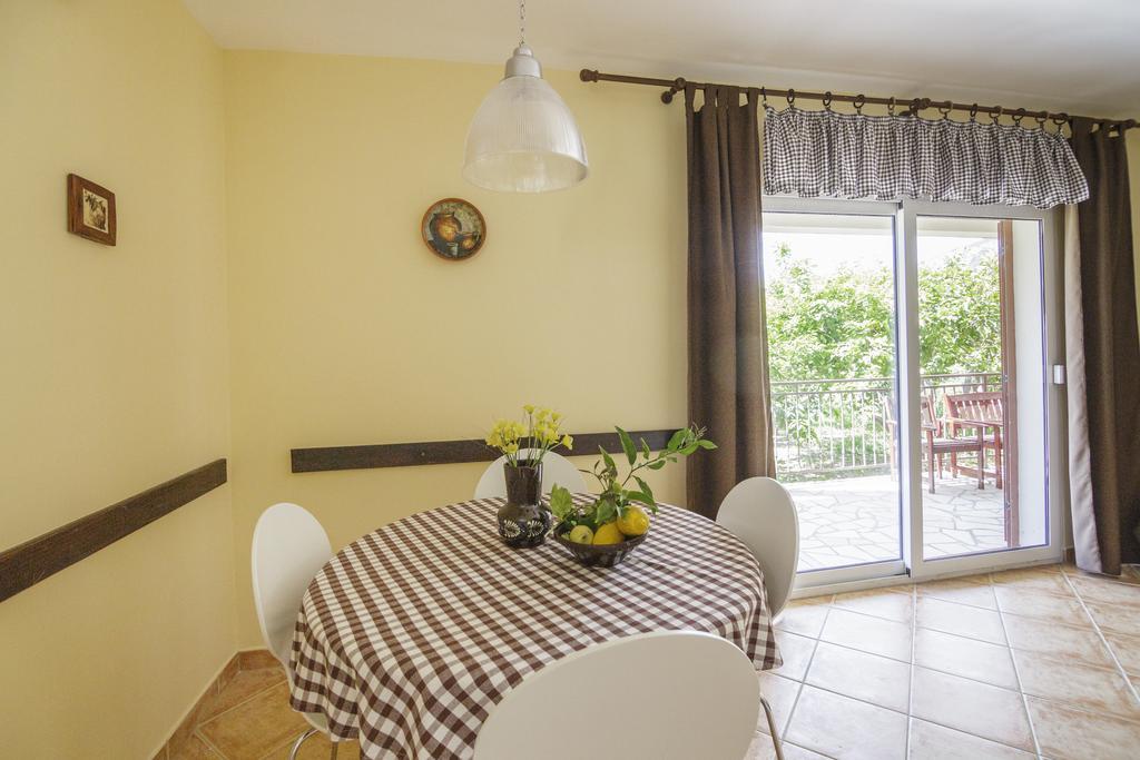 Apartments Popaj Комижа Экстерьер фото