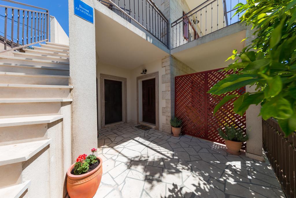 Apartments Popaj Комижа Экстерьер фото