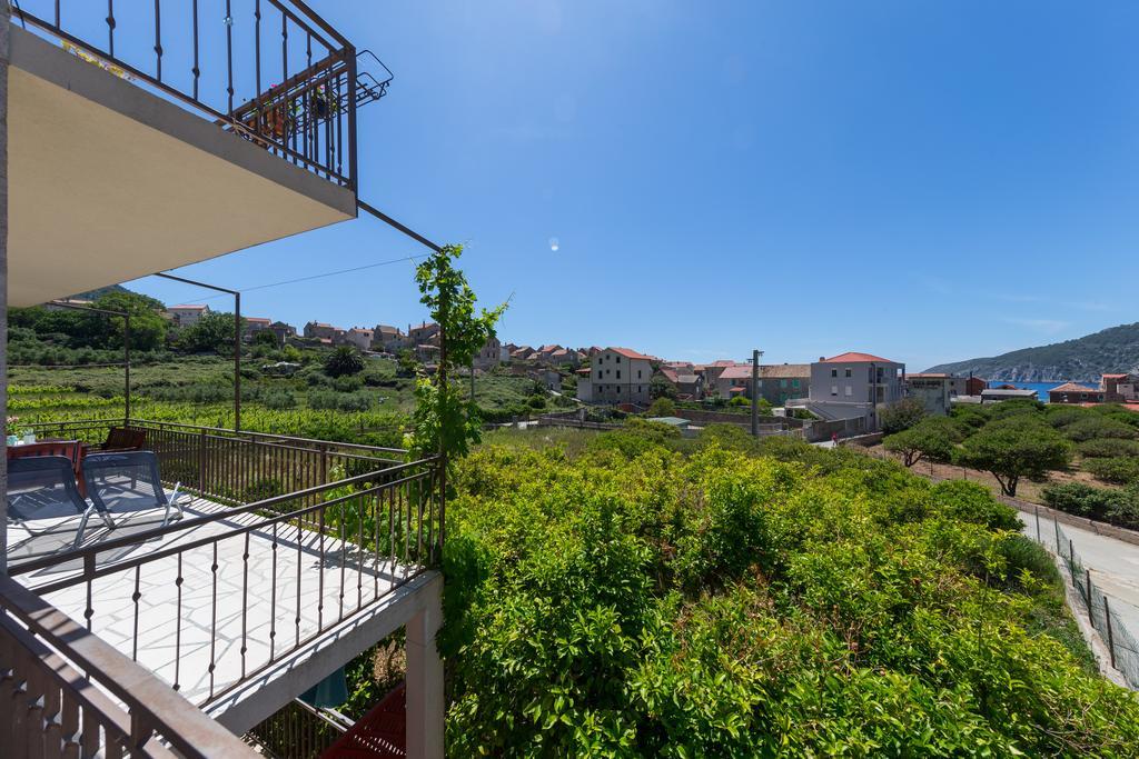 Apartments Popaj Комижа Экстерьер фото