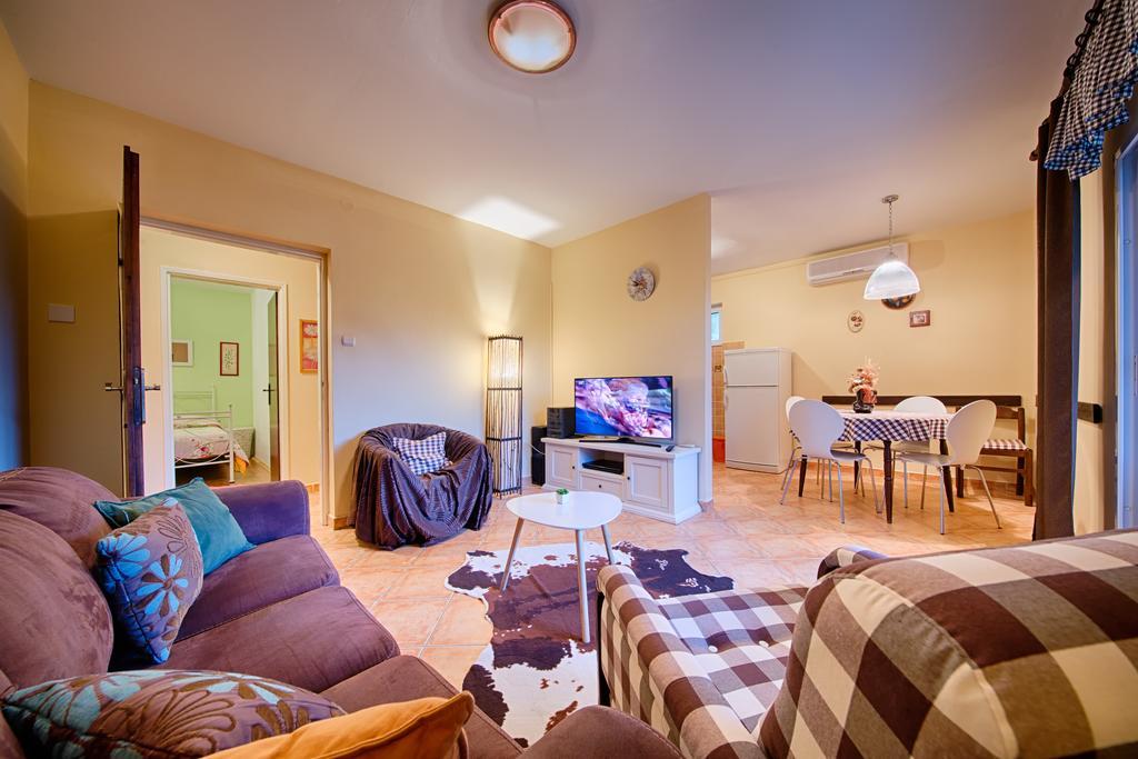 Apartments Popaj Комижа Экстерьер фото
