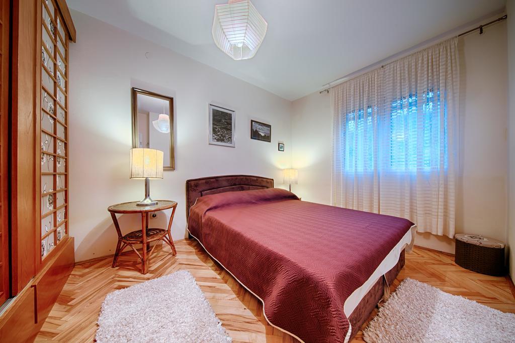 Apartments Popaj Комижа Экстерьер фото