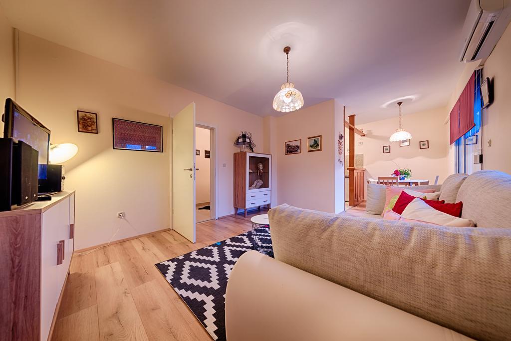 Apartments Popaj Комижа Экстерьер фото