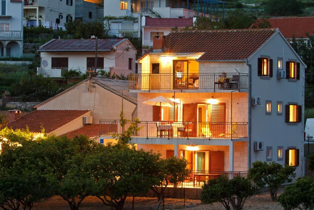 Apartments Popaj Комижа Экстерьер фото